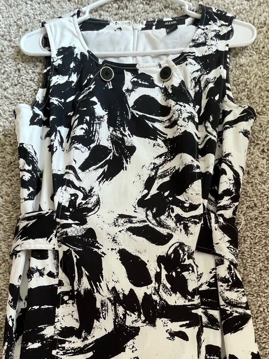 Alfani Dresses & Skirts - Alfani Black & White Abstract Print Midi Dress